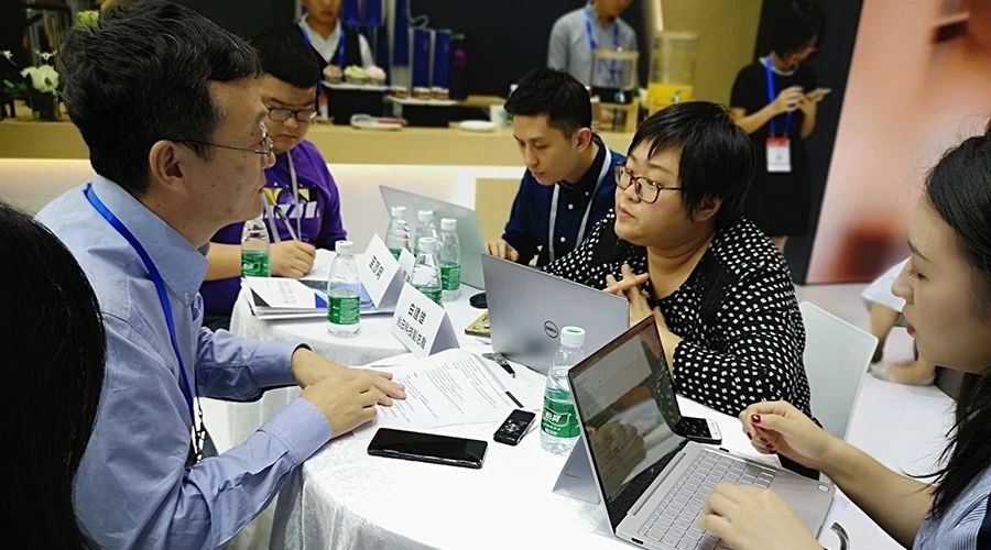 厲害了！兆日科技金融展位受多家媒體高度關(guān)注！
