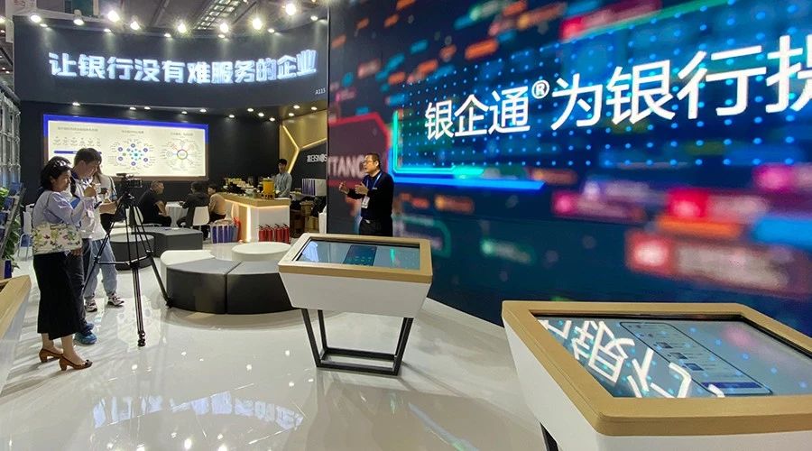 厲害了！兆日科技金融展位受多家媒體高度關(guān)注！