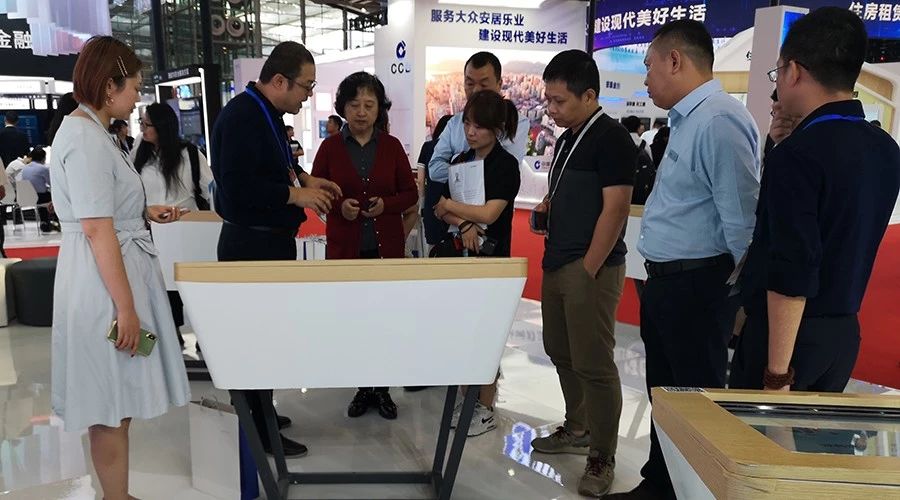 厲害了！兆日科技金融展位受多家媒體高度關(guān)注！